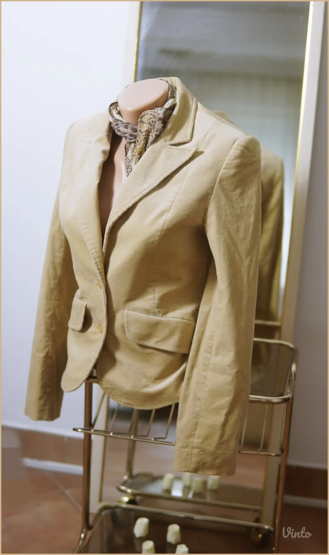 6.5. Hennes M bež sako