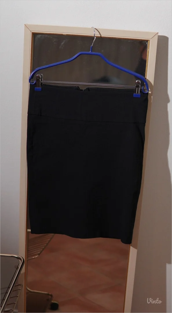 2.4.1. Tally Weijl crna pencil suknja M