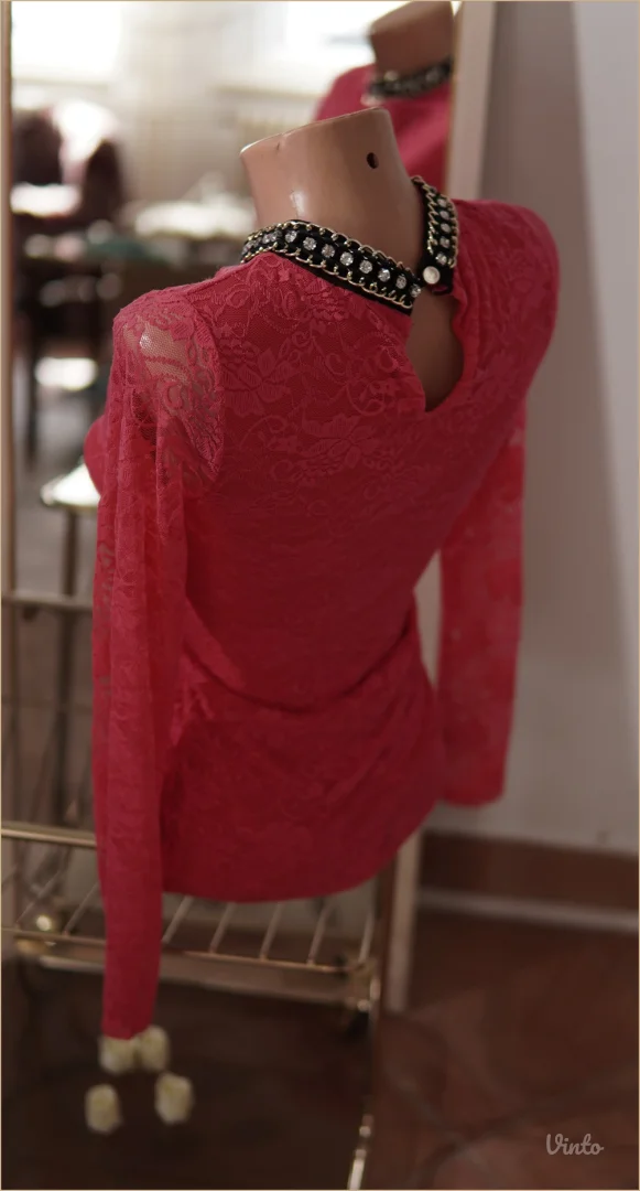 4.5. Ekskluzivna pink majica sa čipkom S