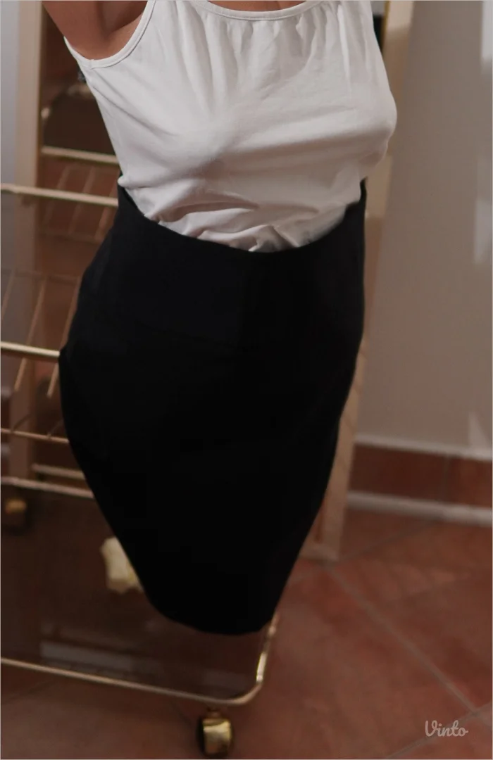 2.4.1. Tally Weijl crna pencil suknja M