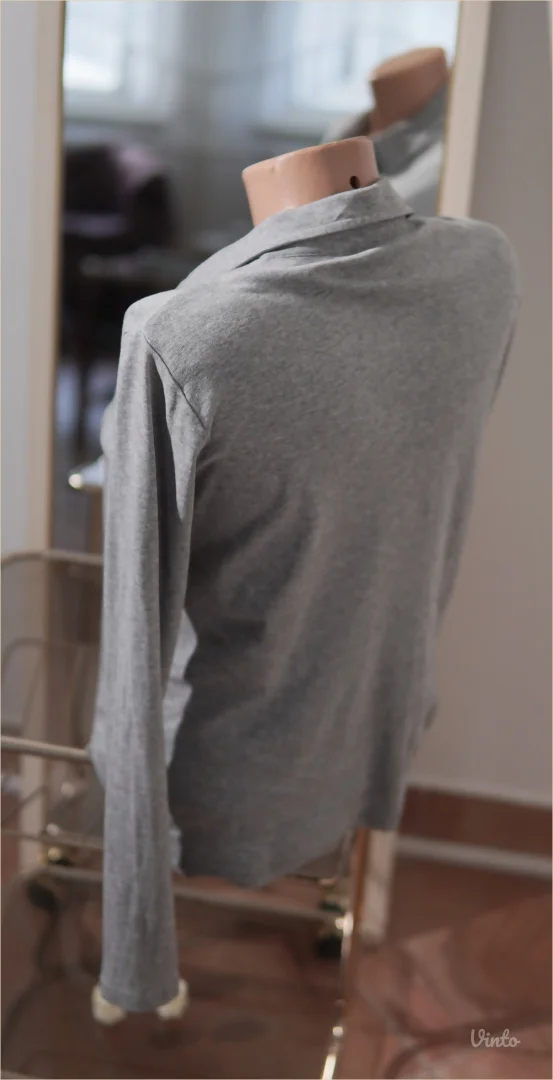 4.5. BPC siva majica sa kragnom M