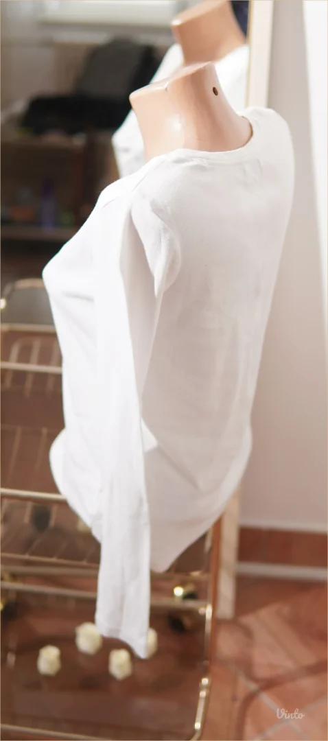 4.5. Bela pamučna majica sa V izrezom M