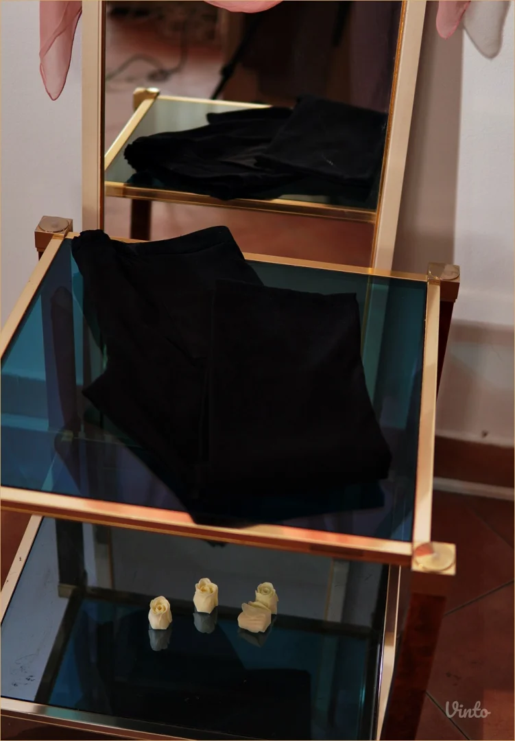 5.4.2. Crne ženske pantalone M