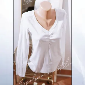 4.5. Bela pamučna majica sa V izrezom M