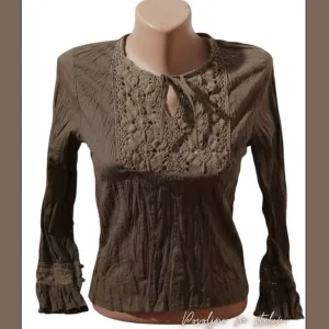 3.5. Braon bluza sa čipkom XS s.Oliver
