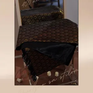 9.0. Crno zlatna svečana ešarpa