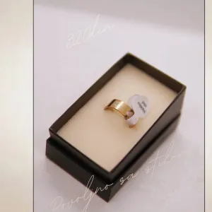 9.6.8.19. Muški prsten sa srcem zlatna boja