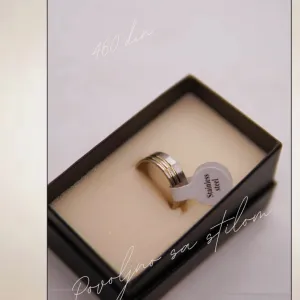 9.6.19.20. Nov elegantan muški prsten u dve boje