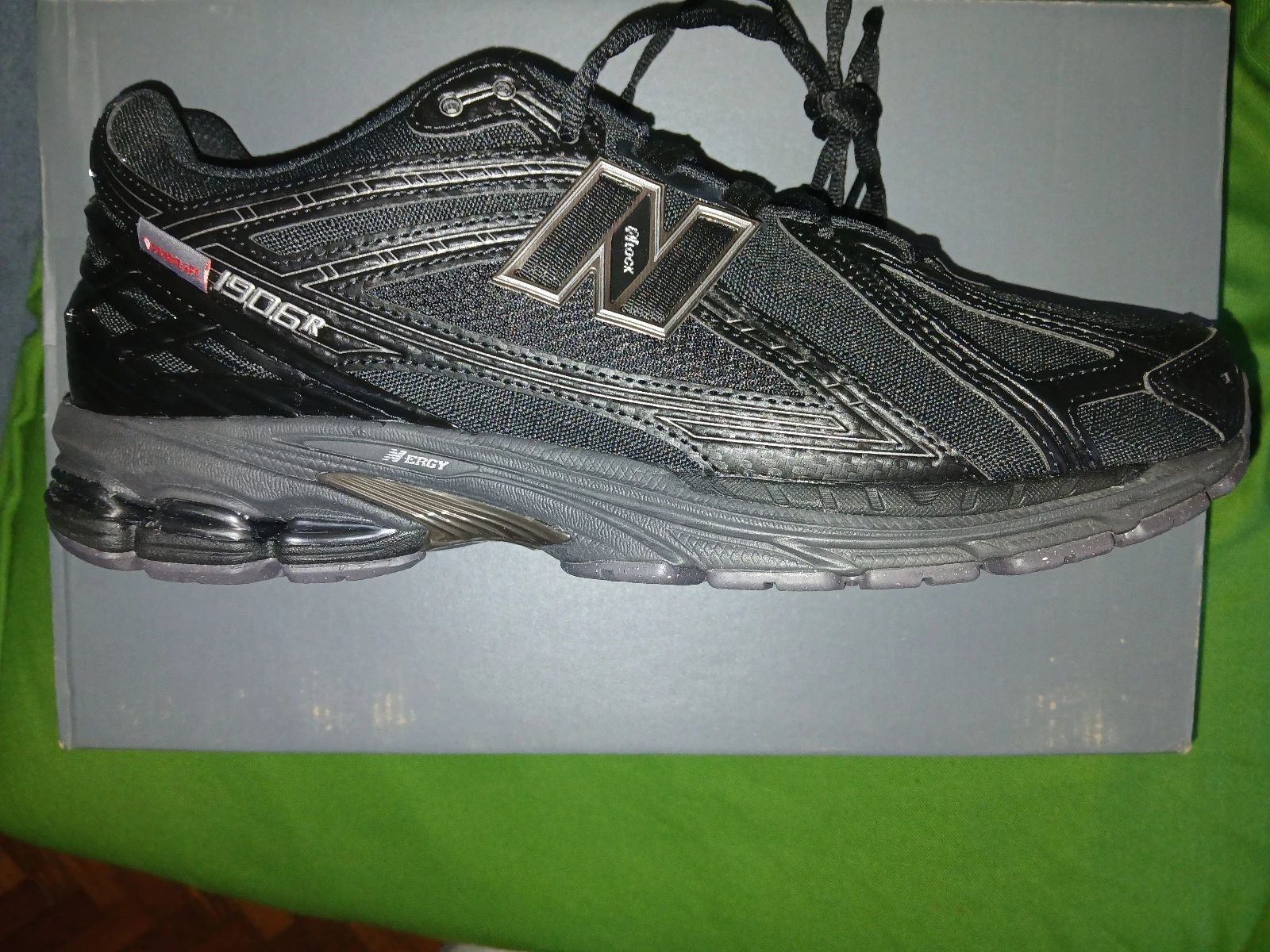 New Balance 1906R