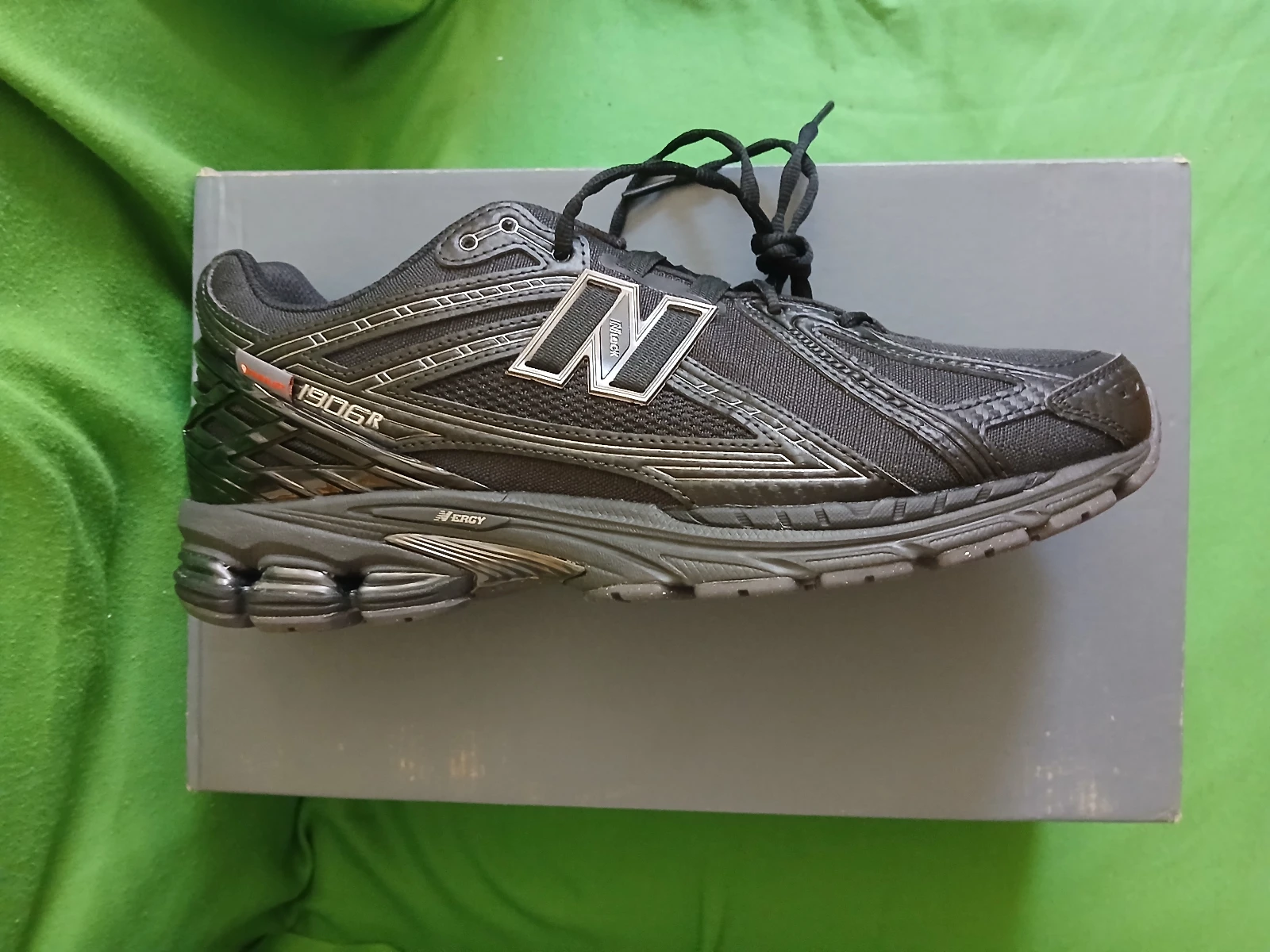 New Balance 1906R