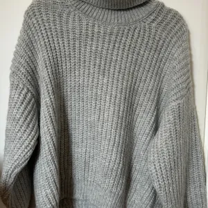 Stradivarius džemper