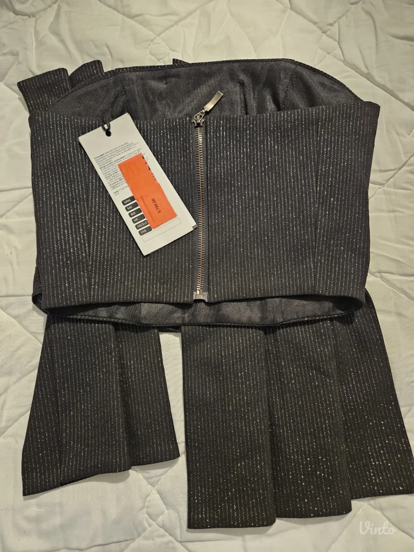 PS Fashion crni top sa etiketom
