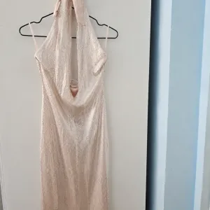 PS Fashion svetlucava midi haljina