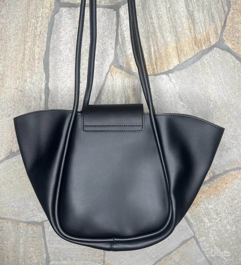 Nova crna prelepa torba