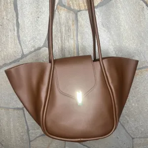 Nova braon torba sa neseserom