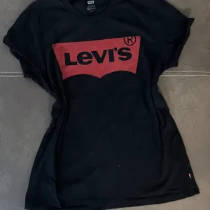 Levis crna majca
