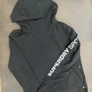 Superdry duks