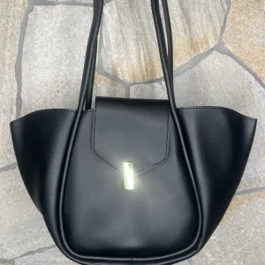 Nova crna prelepa torba