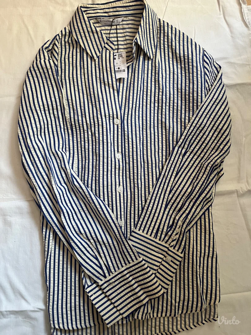 Nova stradivarius košulja sa etiketom