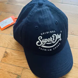 SuperDry kačket nov sa etiketom