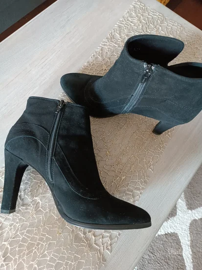 Velur crne gležnjače,40, kao nove