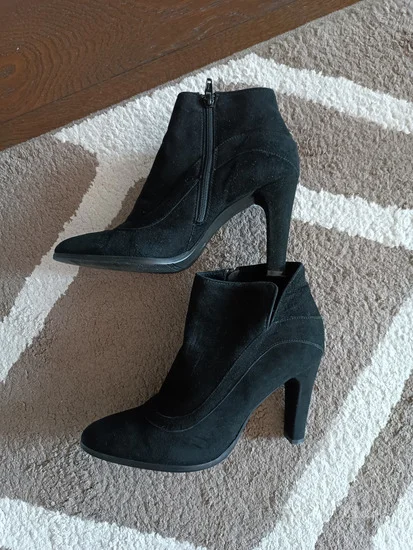Velur crne gležnjače,40, kao nove