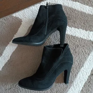 Velur crne gležnjače,40, kao nove