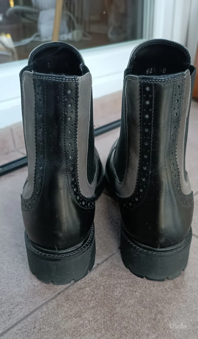 A. Rossi kožne čizme, perfektne