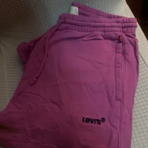 Levis donji deo trenerke