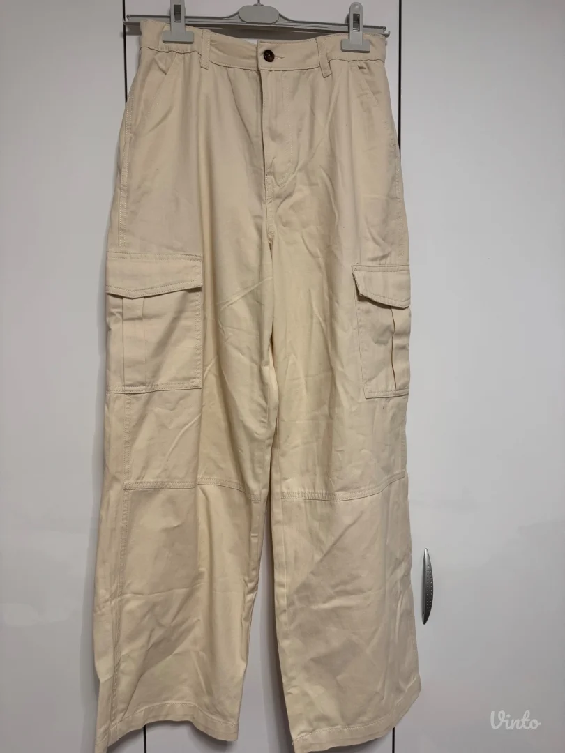 Bež cargo pantalone sa širokim nogavicama