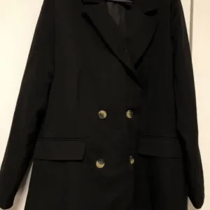 Crni ženski sako blejzer Trendyol