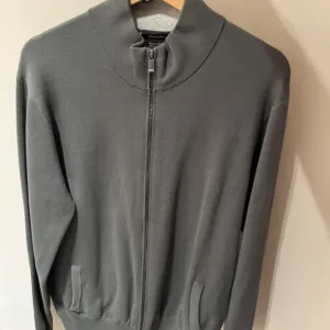 Muski dzemper na rajfleslus massimo dutti