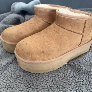 UGG zenske čizme