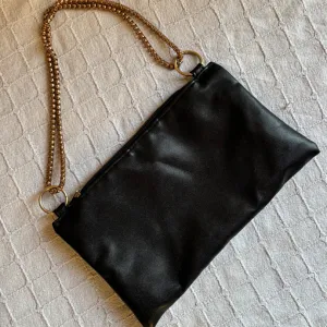 Crna elegantna torbica