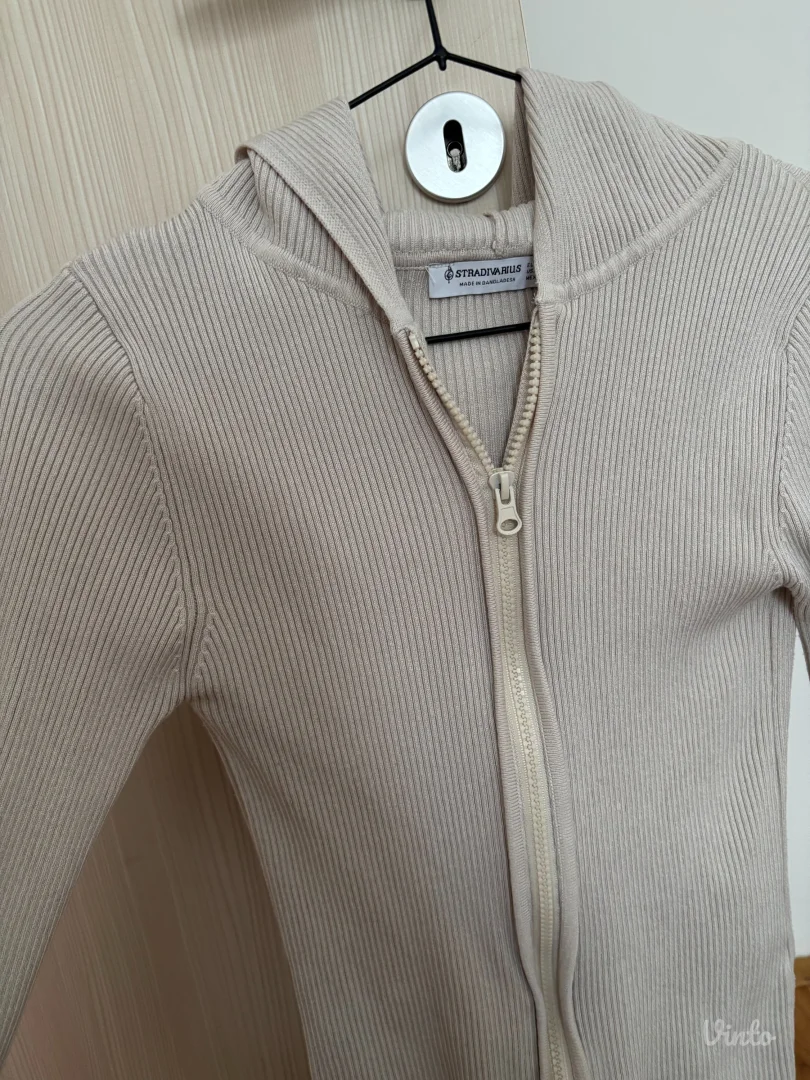 Stradivarius džemper sa rajferšlusom vel M