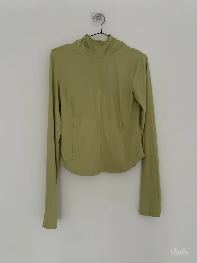 Oysho sportska jaknica sa kapuljačom M