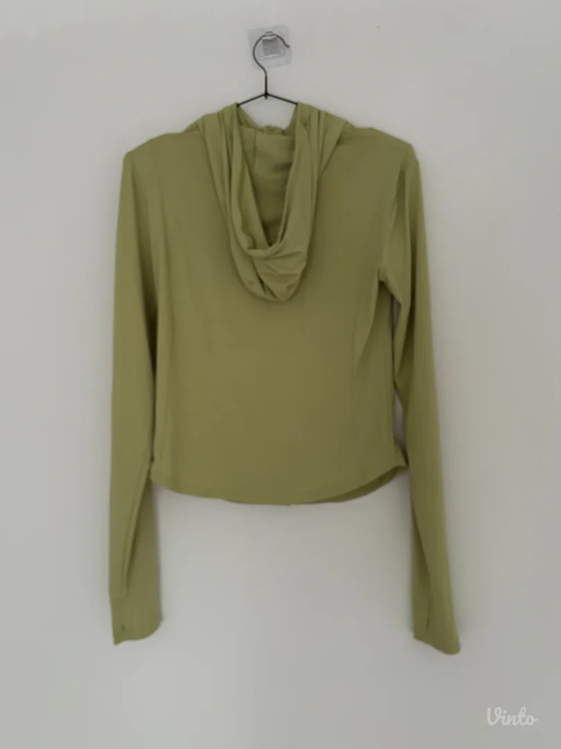 Oysho sportska jaknica sa kapuljačom M