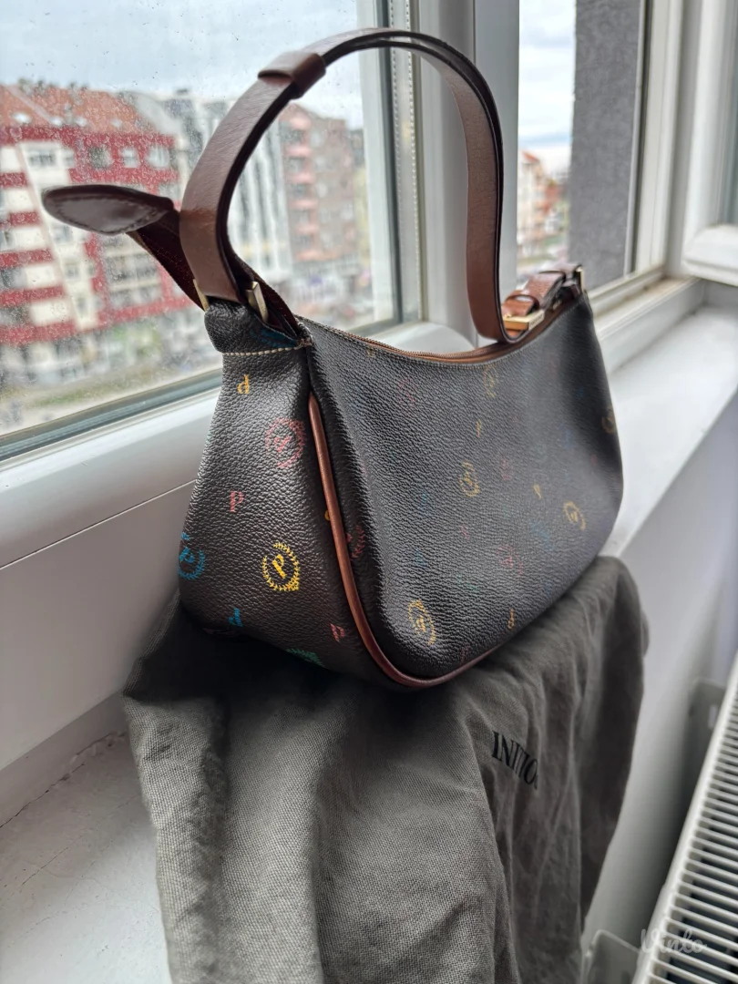 Pollini kožna torbica očuvana