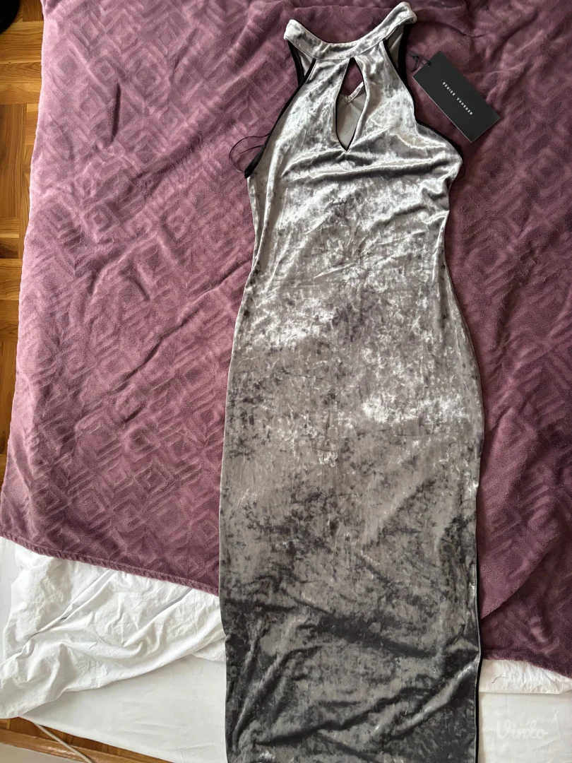 Bershka plišana haljina sa etiketom L