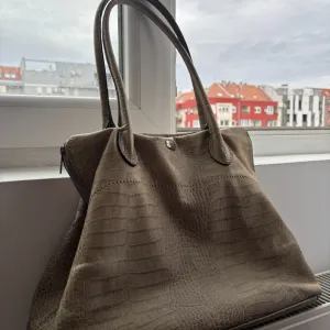 Manual očuvana kožna torba