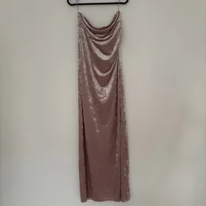 Bershka strapless haljina sa etiketom L