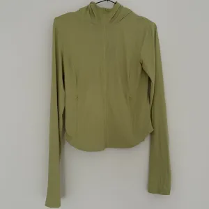 Oysho sportska jaknica sa kapuljačom M