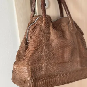 Očuvana kožna torba