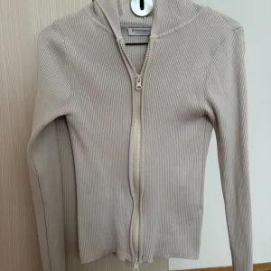 Stradivarius džemper sa rajferšlusom vel M