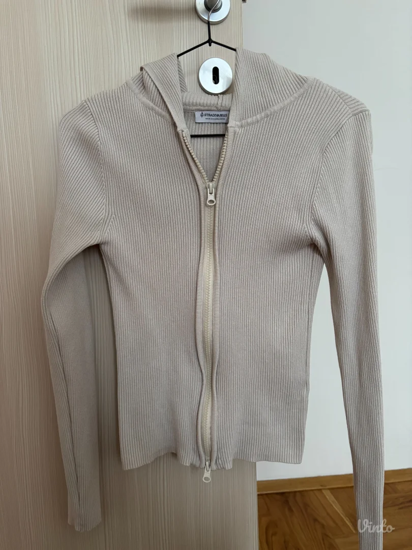 Stradivarius džemper sa rajferšlusom vel M