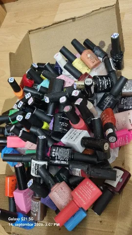 Oprema za nokte,polovno preko 70 gellakova i druge opreme !