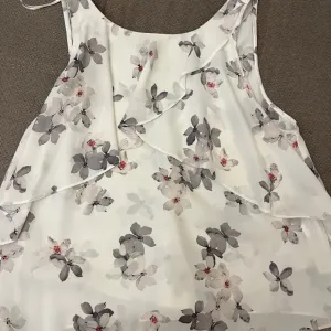 Zara cvetna bluza M NOVA