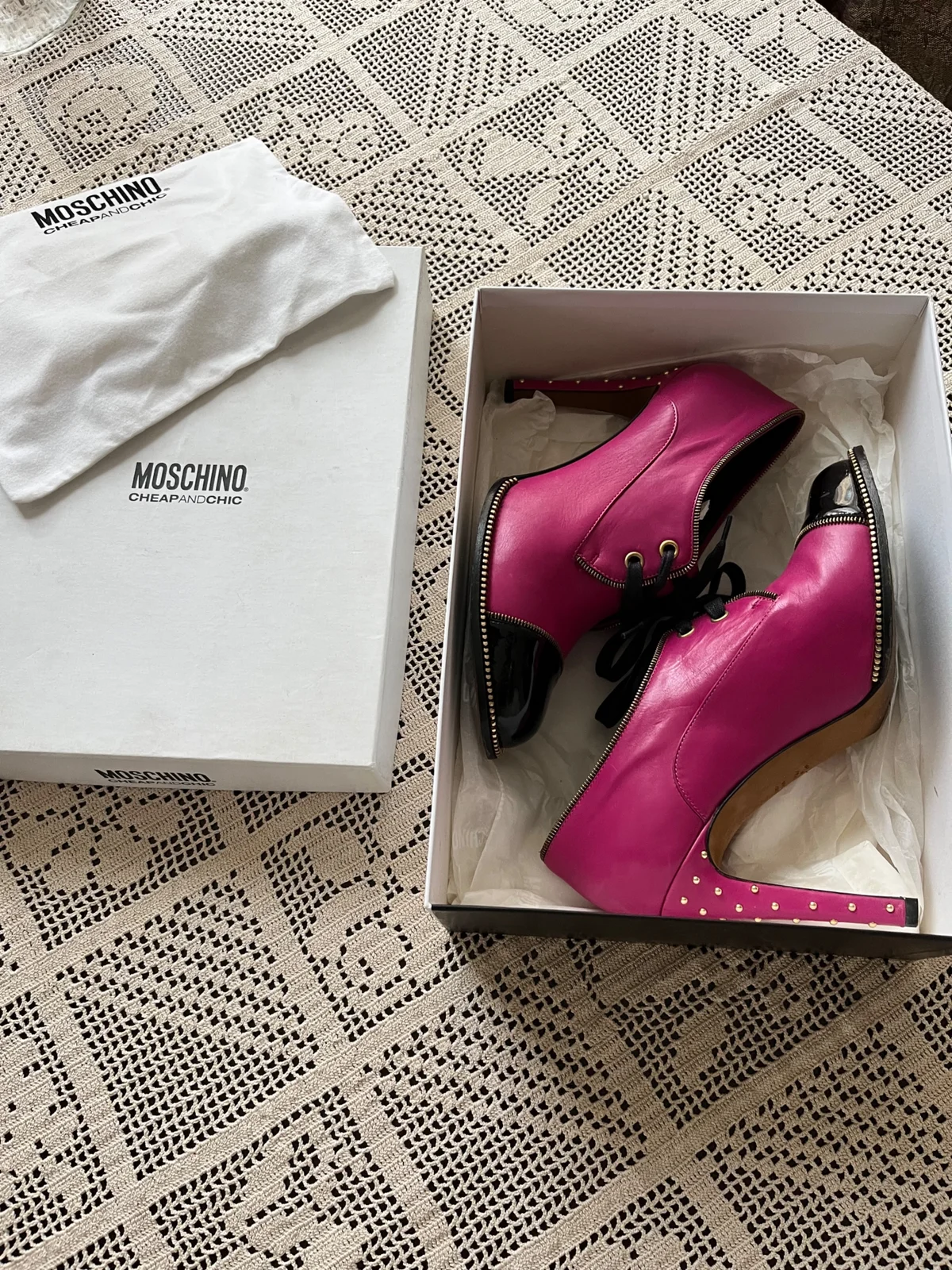 Moschino cipele