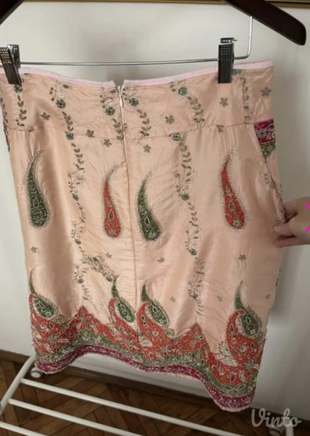 Suknja sa perlicama