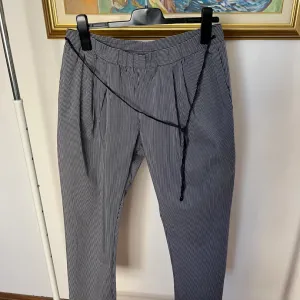 Capasca letnje pantalone